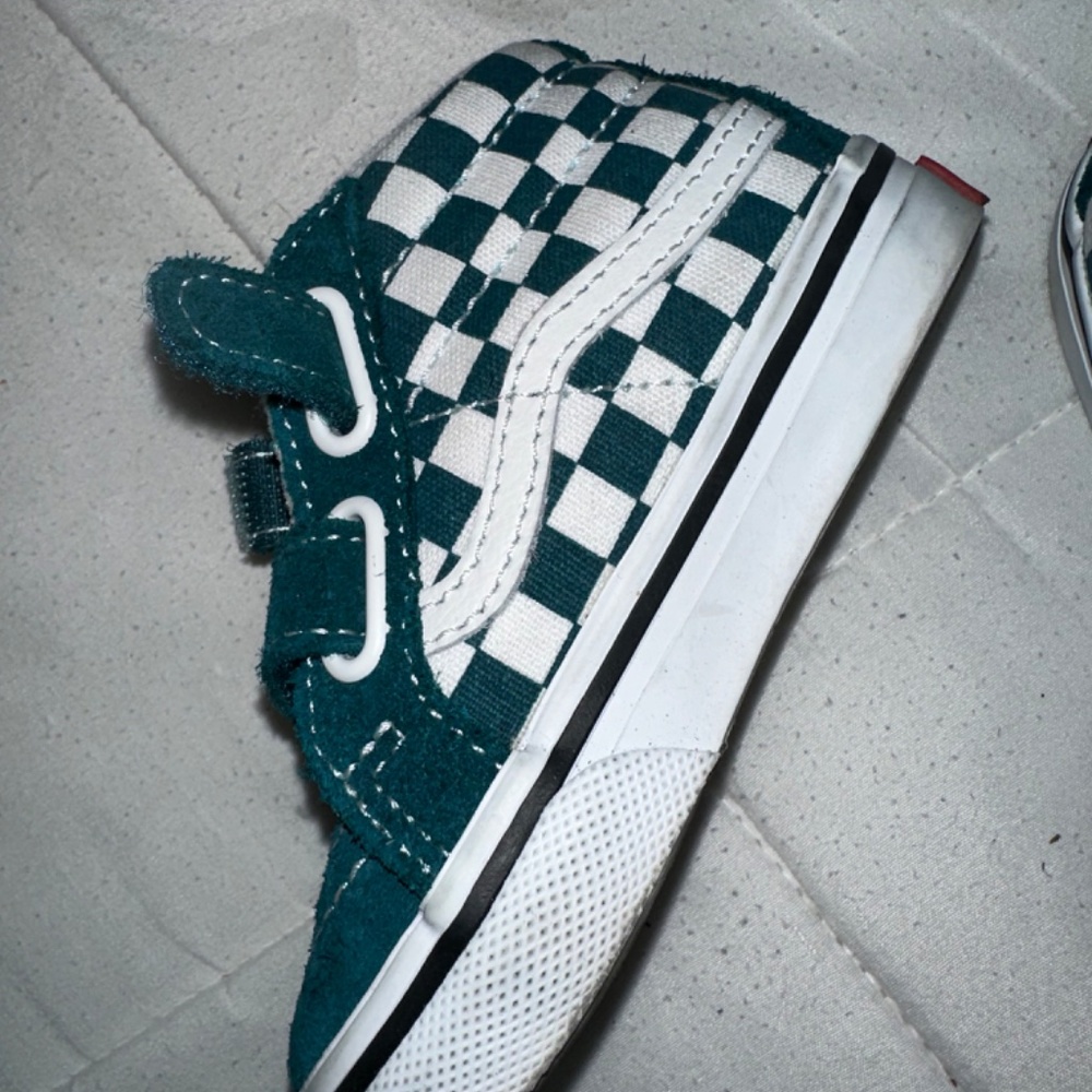 Vans - Picture 2 of 2